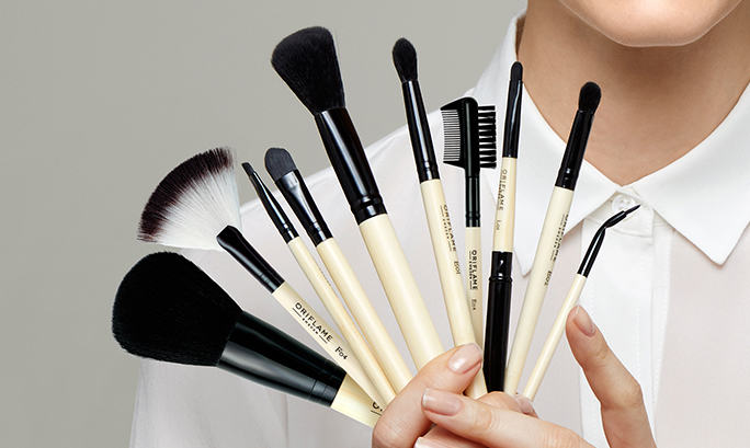 What Features Should the Best Concealer Brush Have for Precise Application